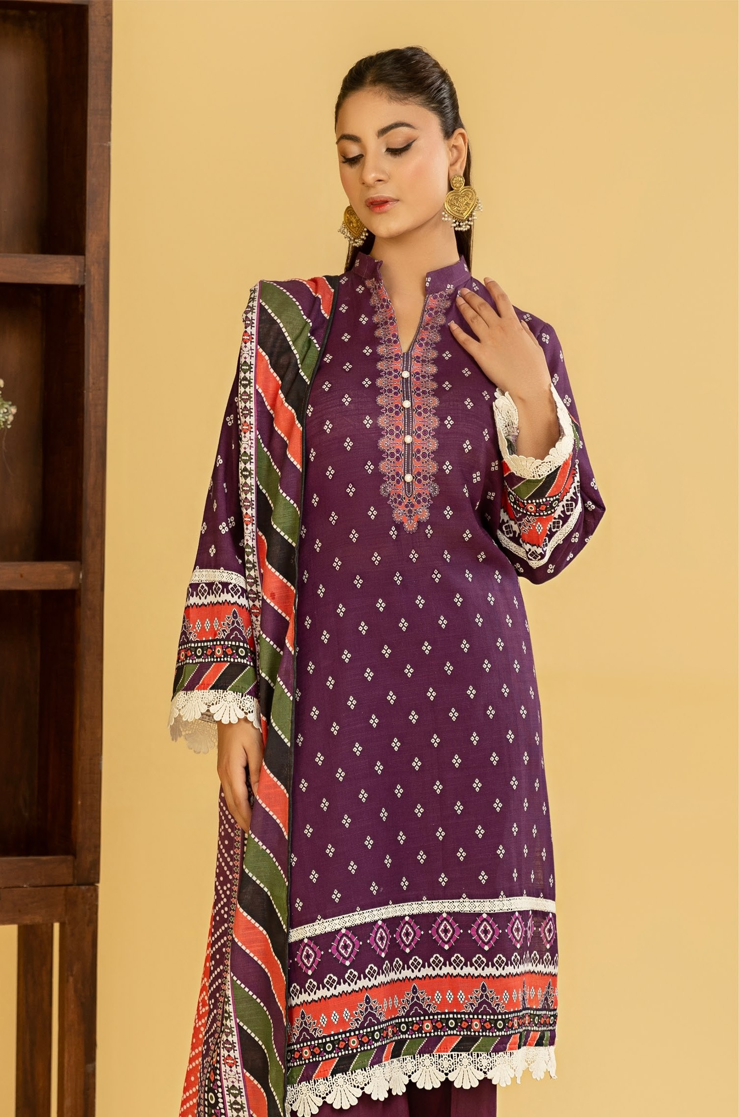 RANGREZA Printed Khaddar 3PC Suit – Airjet winter fabric with shirt, dupatta, and trouser by Allhamdullah, at Shahbaz Fabric Store.