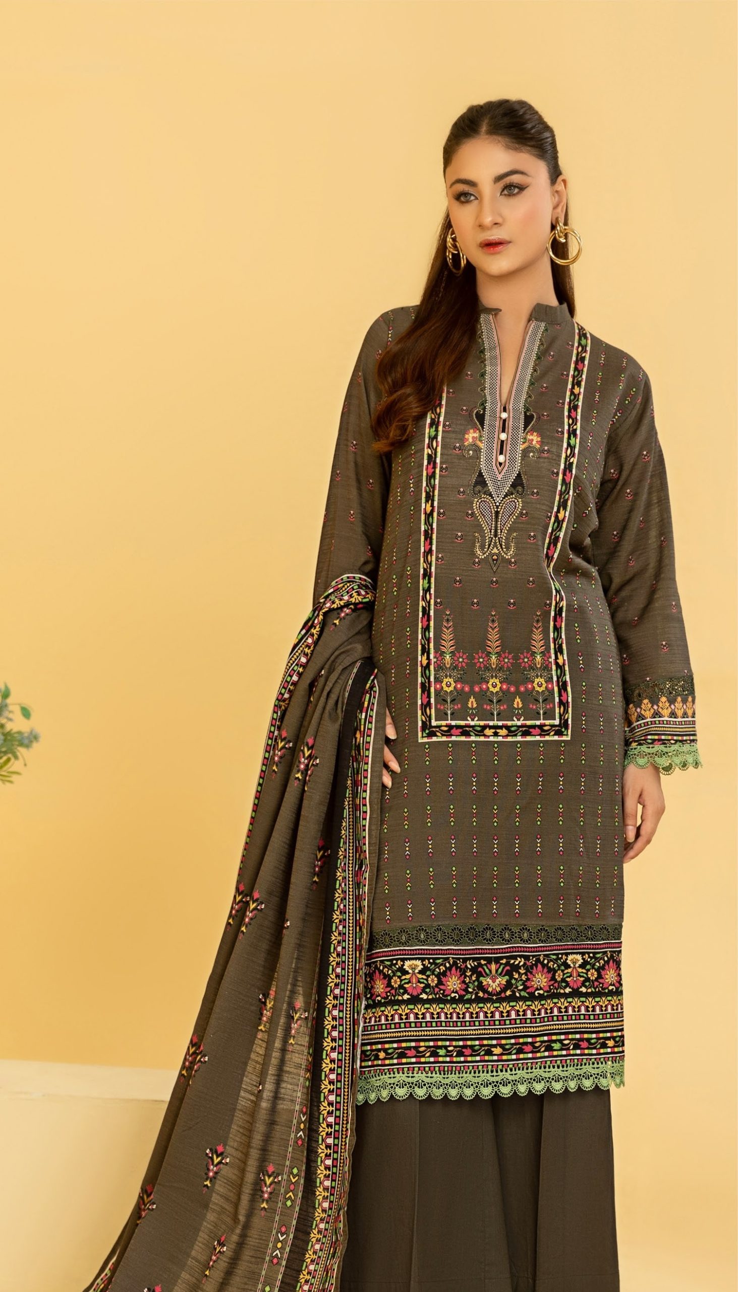 RANGREZA Printed Khaddar 3PC Suit – Airjet winter fabric with shirt, dupatta, and trouser by Allhamdullah, at Shahbaz Fabric Store.