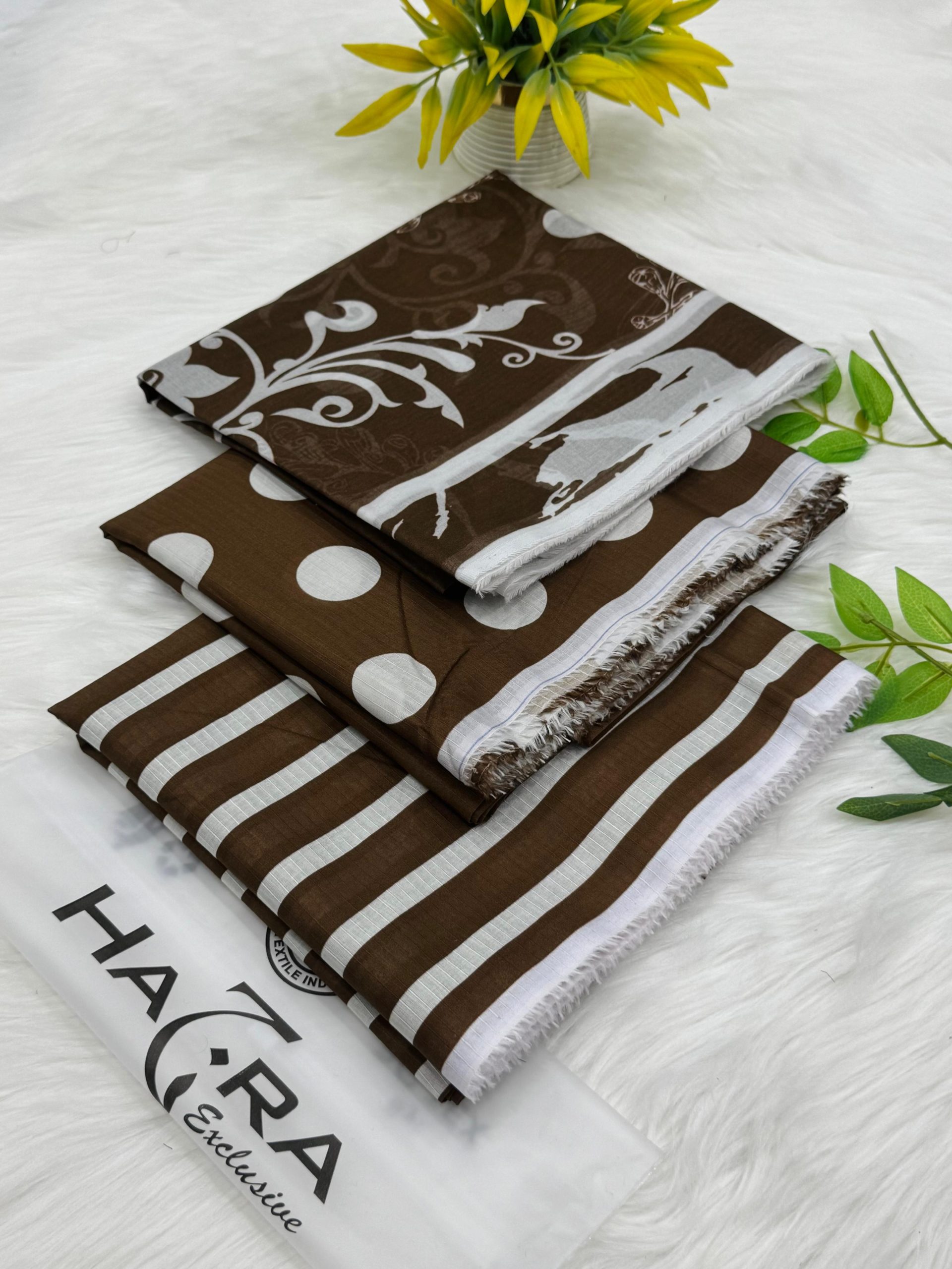 Hajra Banadora Polka Dots Lawn 3PC Wholesale Suit