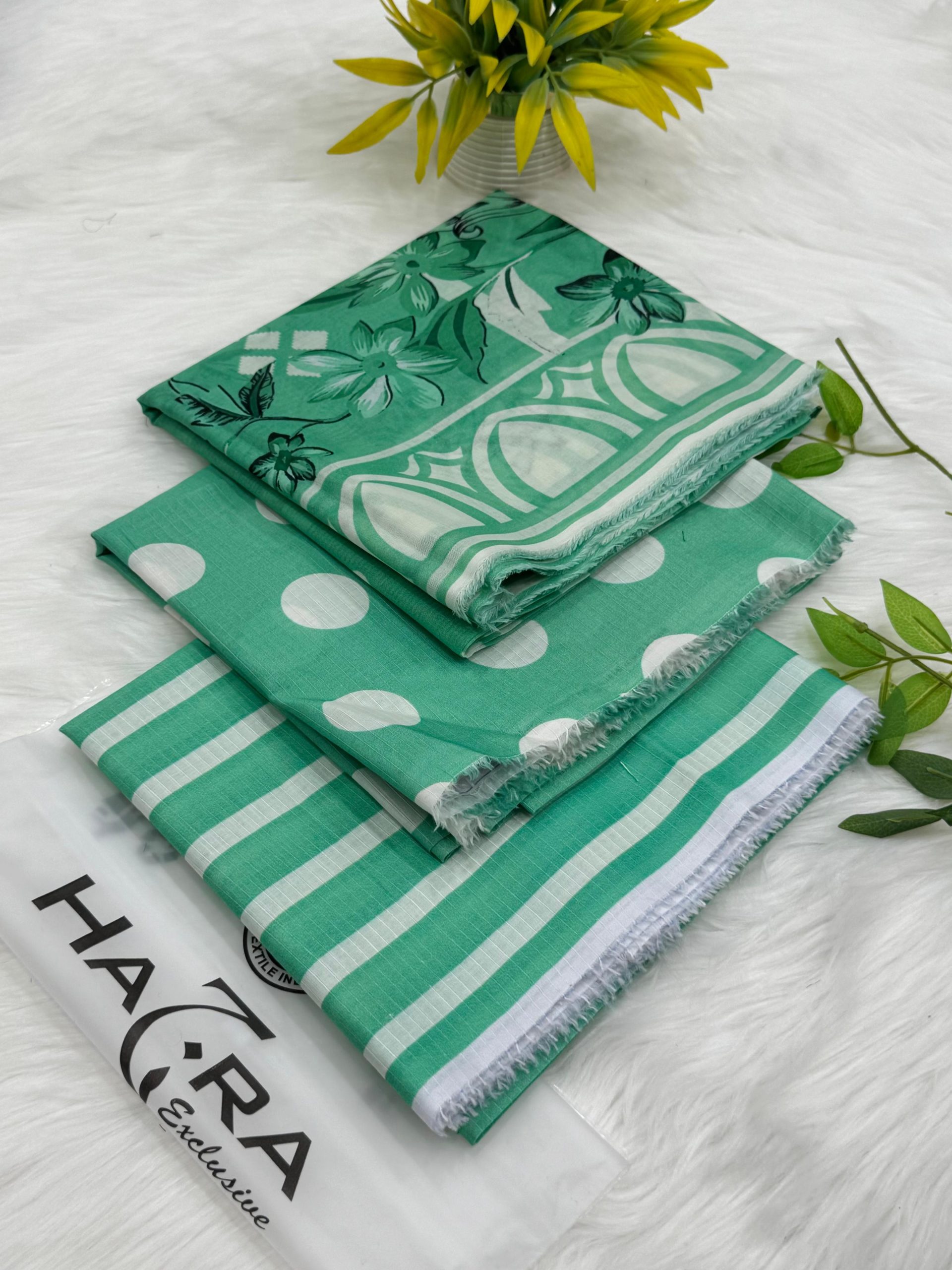 Hajra Banadora Polka Dots Lawn 3PC Wholesale Suit