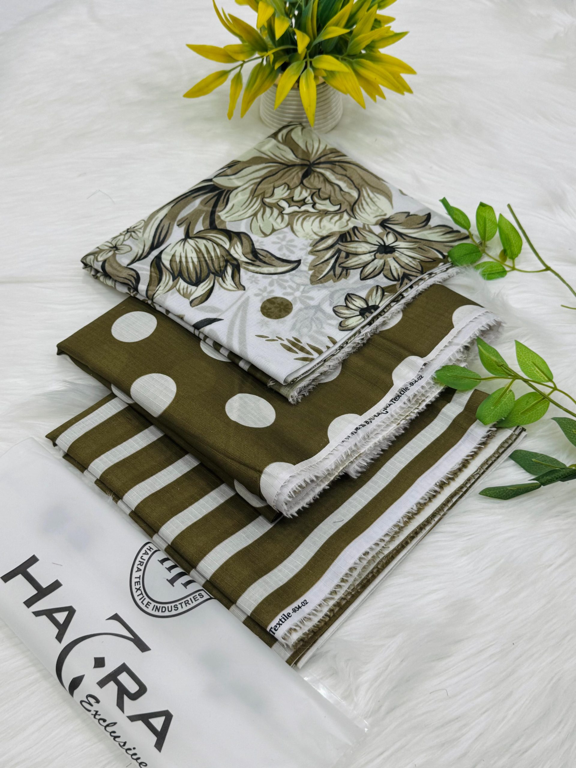 Hajra Banadora Polka Dots Lawn 3PC Wholesale Suit