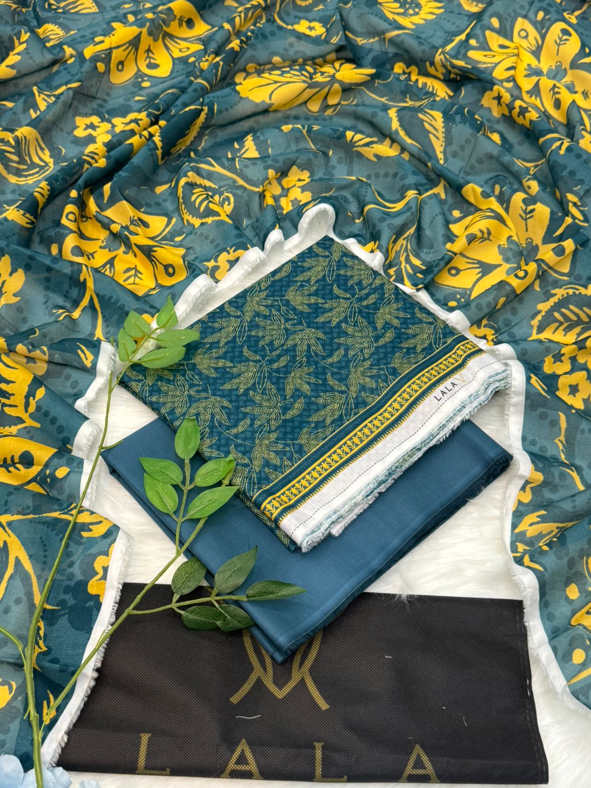Lala Classic Lawn 3PC Printed Wholesale Suit